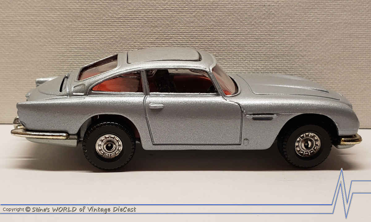 Corgi Aston Martin Db5 271 del 1981 1:36 variante con Interni crema molto rara