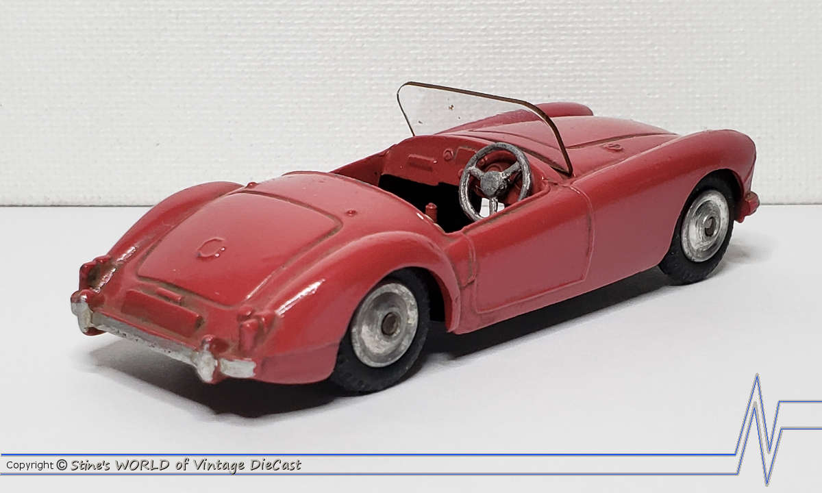Corgi Toys n° 302 MGA Sports car peu sortie en boite 1/43