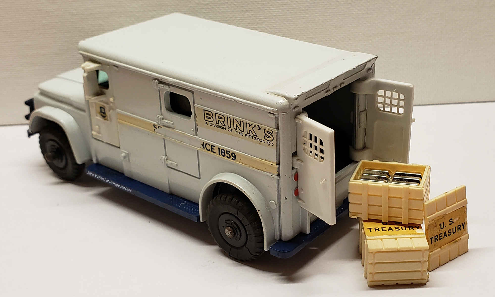 Dinky 275 Brinks Armoured Car