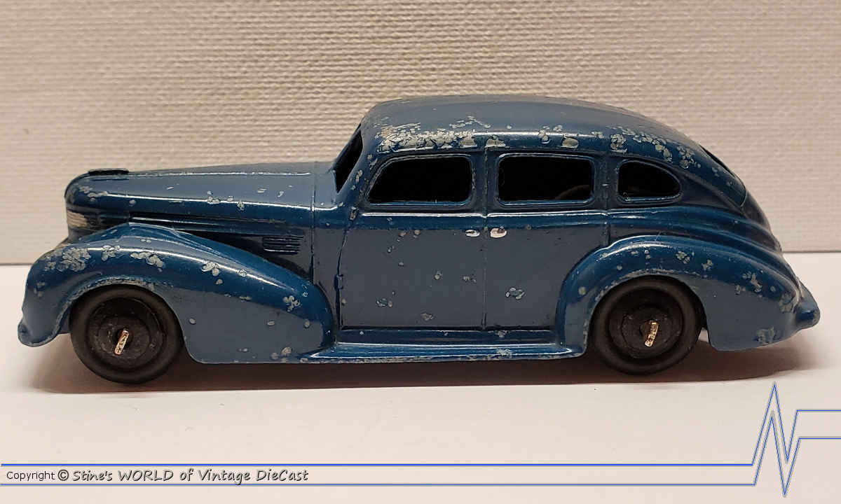 DINKY TOYS CHRYSLER Royal Sedan Ref 39E Made In England Meccano EUR 10,00 - FR